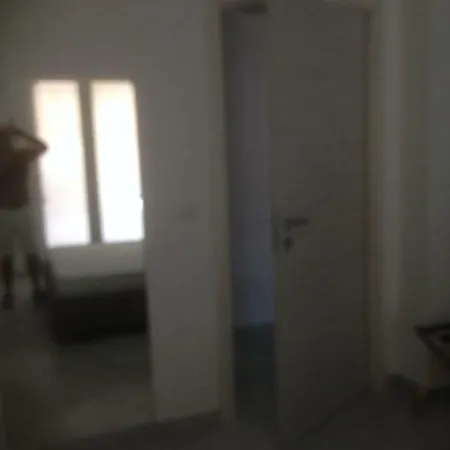 Irthe House לוקרי